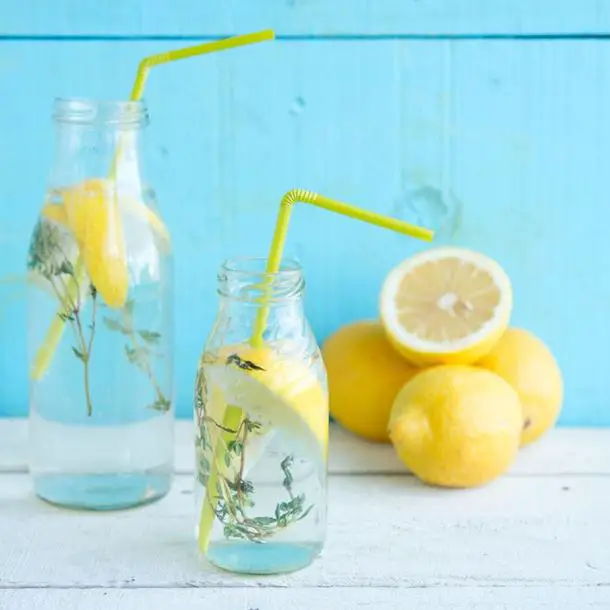 La détox citron permet d'éliminer les toxines et de perdre ses kilos en trop. 